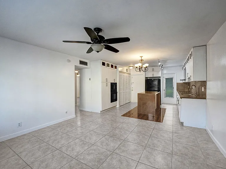 600 SE 2nd Ave #K2 — Photo 11