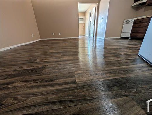 3rd image of 305 N 10th St APT 10