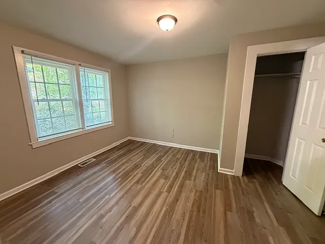 711 Alexander St — Photo 13