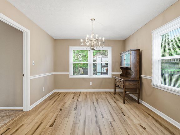 5th image of 308 Squires Rd