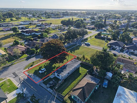 4th image of 548 SW 6th Terrace