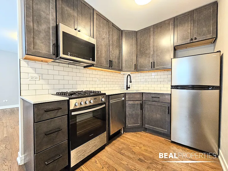 528 W Oakdale — Photo 12
