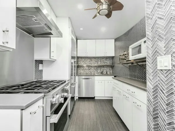 305 East 40th Street image 2 of 8