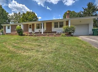 1132 Westbrook Dr, Kingsport, TN 37663