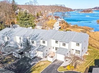 11 Bull Calf Ln, Centerport, NY 11721