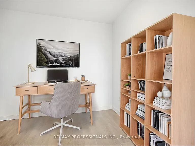 1185 Dupont St #1001 — Photo 7