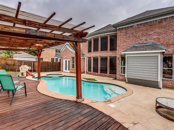 3rd image of 412 Exmoor Ct