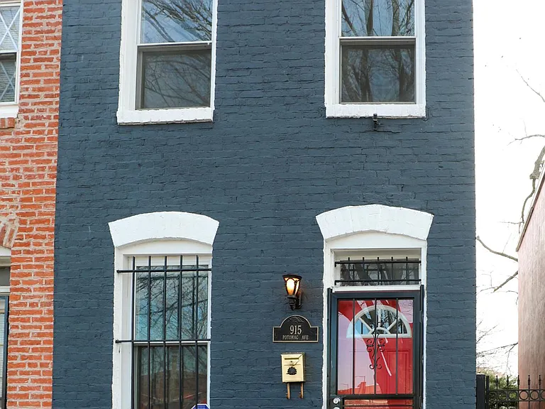 915 Potomac Ave SE — Photo 2