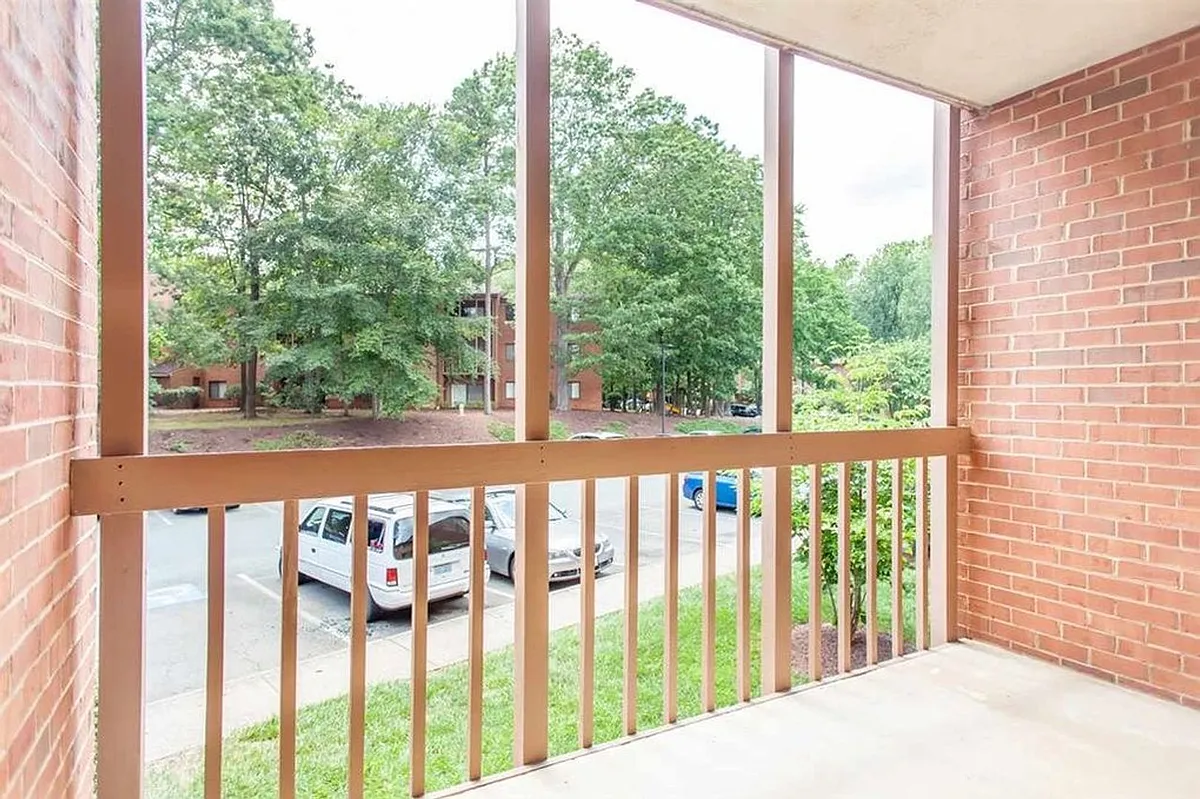 Building Photo - 125 Turtle Creek Rd #5
