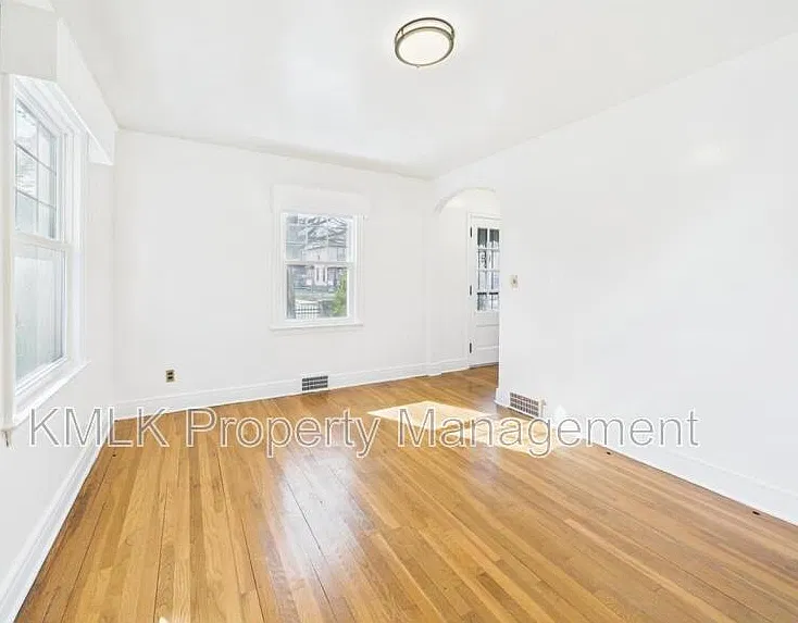 407 Washington St NE — Photo 13