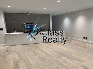 25-64 38th St #1A, Astoria, NY 11103