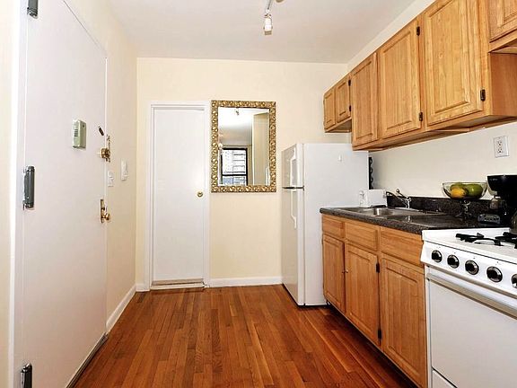 4th image of 412 W 46th St APT 5B