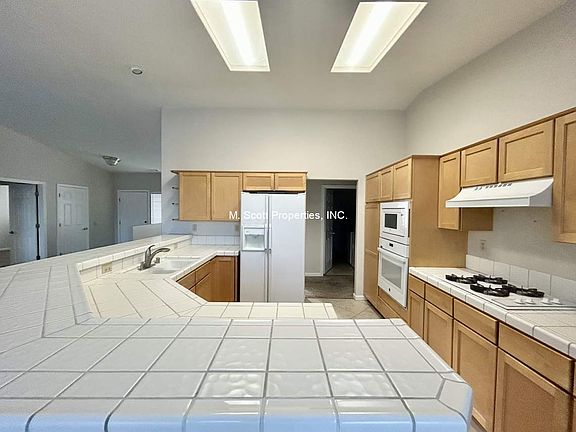 4th image of 1773 Bougainvillea Dr