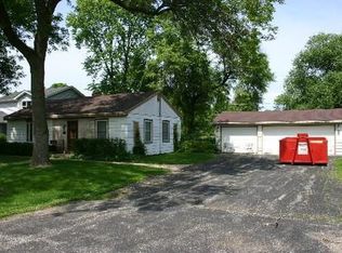 23 S Chicago Ave, Mundelein, IL 60060