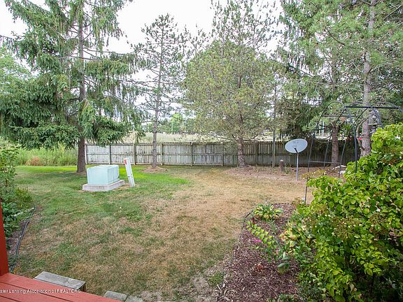 5th image of 1241 Zimmer Pl