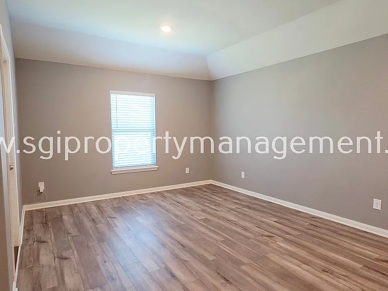 942 Primrose Dr — Photo 17
