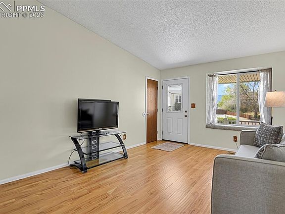 5th image of 735 Badger Dr