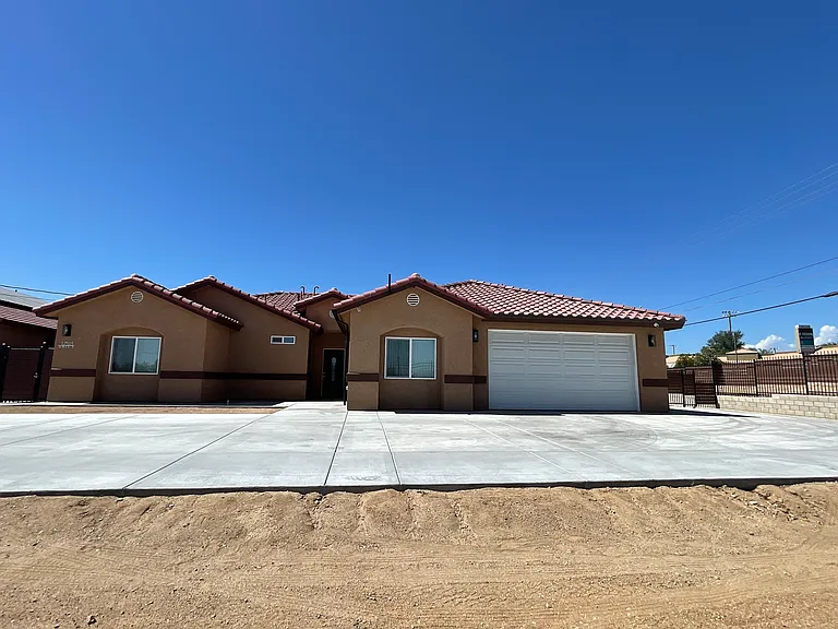 17515 Live Oak St — Photo 3