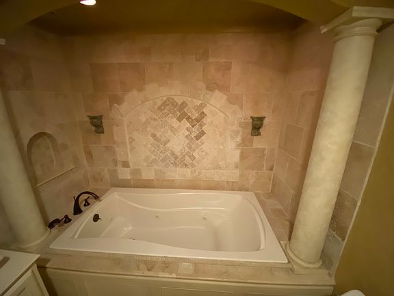 3rd image of 38 Swan St