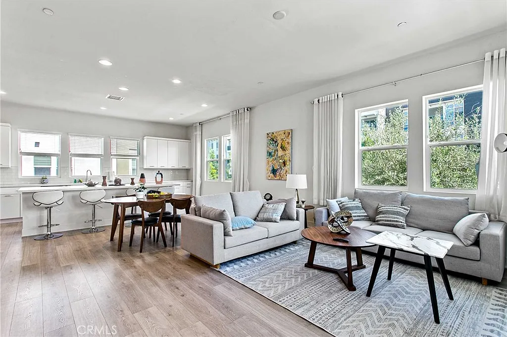 3 bed, 2.5 bath, 1772 sqft, $5,300 — Photo 1