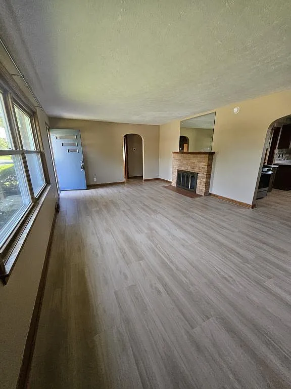 Building Photo - 212 Maevi Dr