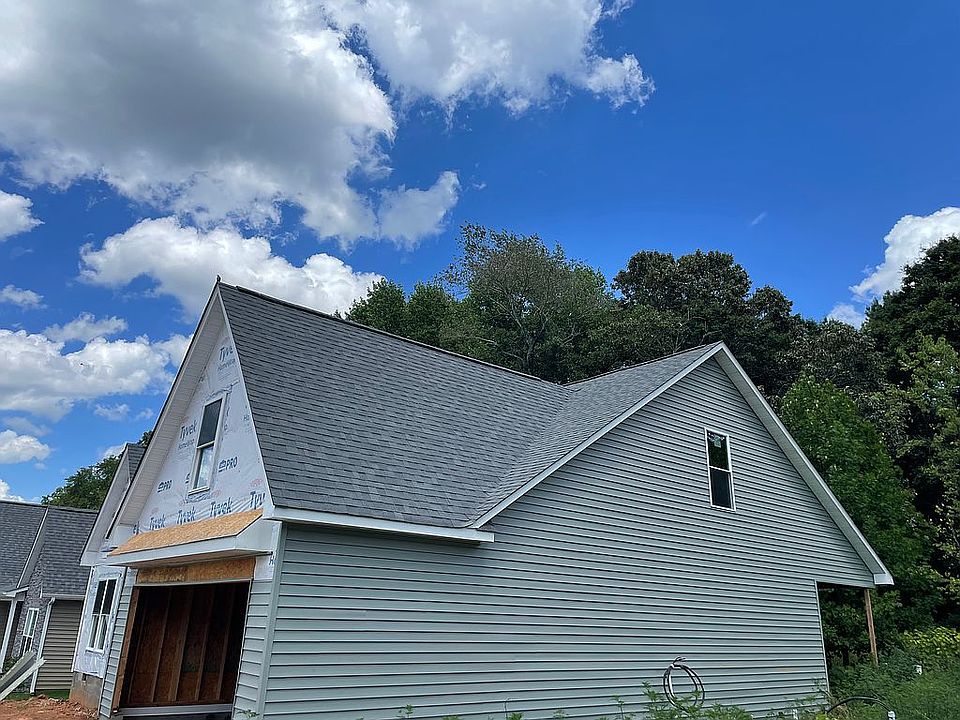 2nd image of 102 Riviera Cir