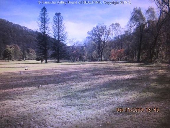 4th image of 943 Lincoln Hwy