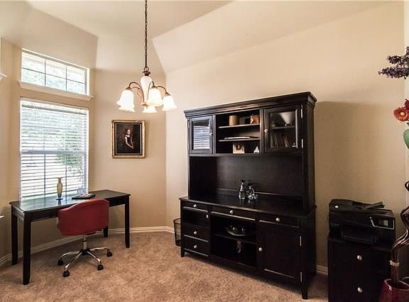 4th image of 2800 Tangerine Ln
