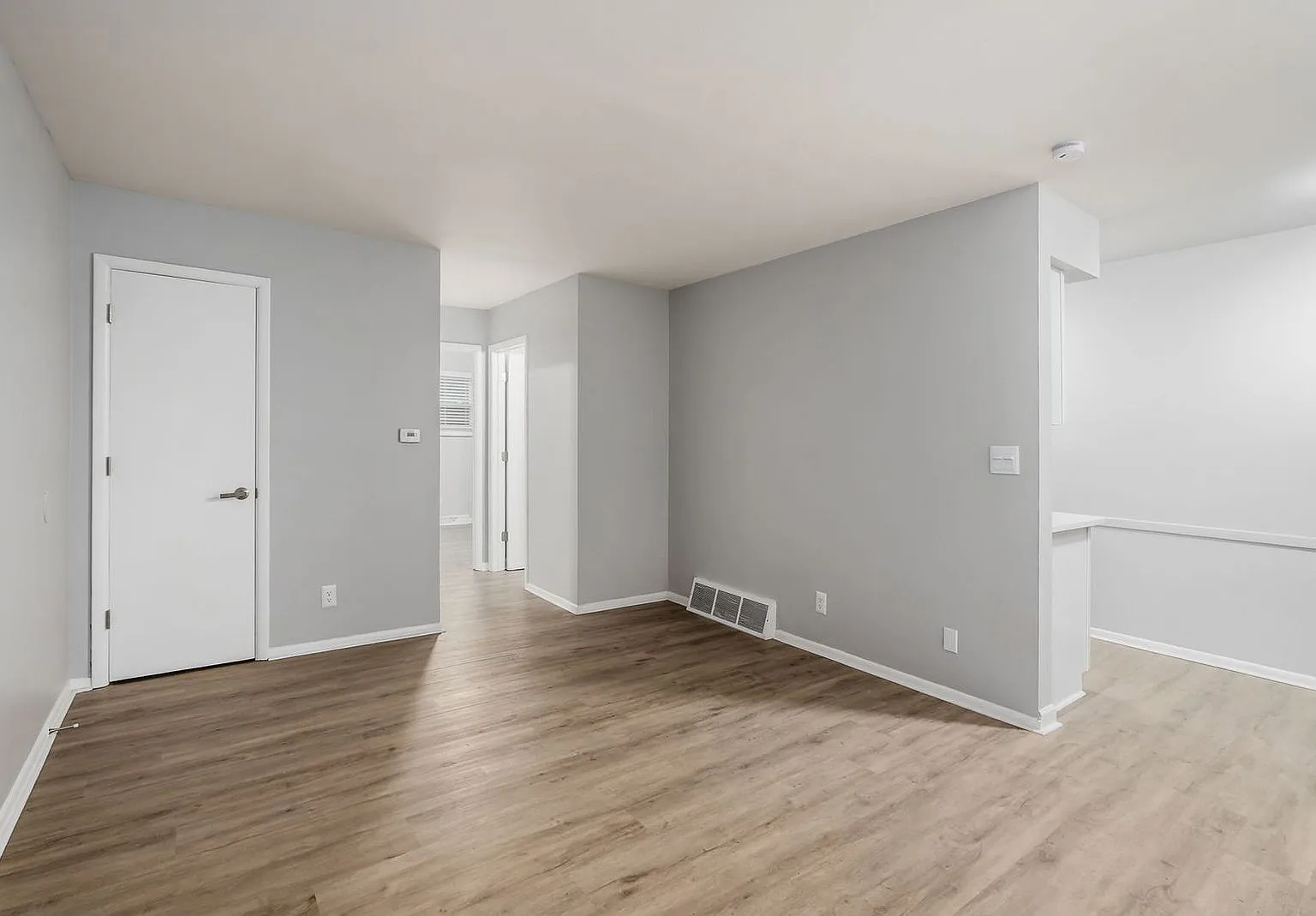2 bed, 1.0 bath, $1,050 — Photo 3