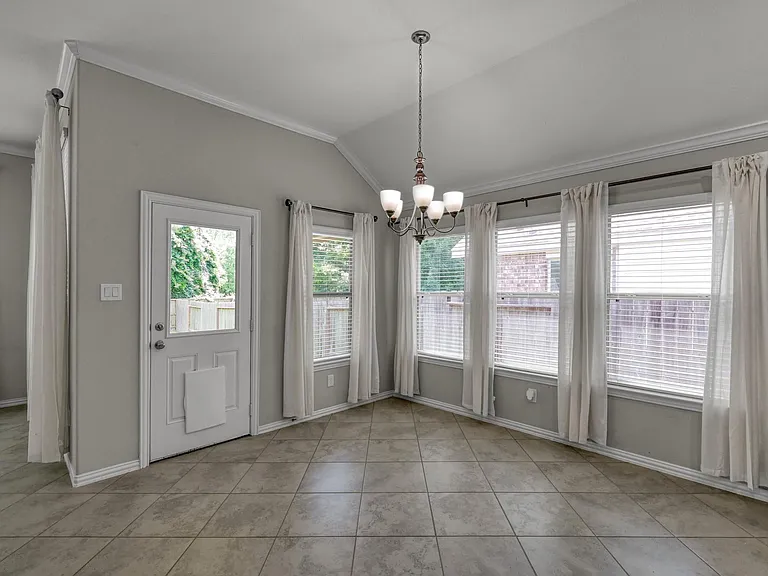 122 S Bearkat Ct — Photo 9