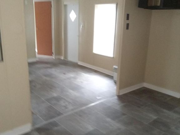 4th image of 112 Sante Cir #112