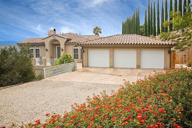 Builders own custom home built in 2005.