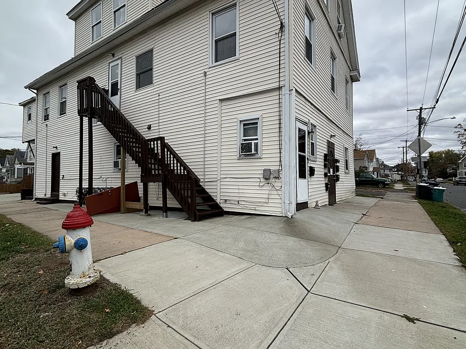 760 Washington Ave #A3