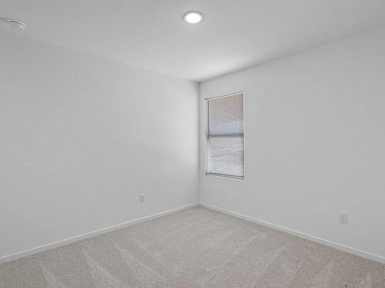 255 Zyra Ave — Photo 5