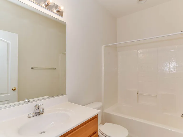 528 Normandy St — Photo 32