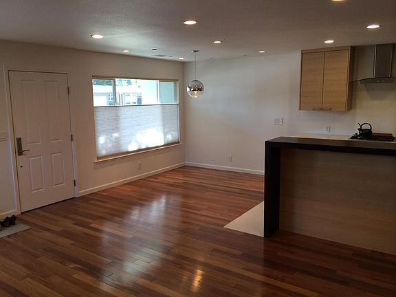 3rd image of 710 Carolina Ave