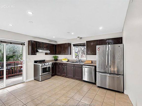 5th image of 2279 McKay Ave