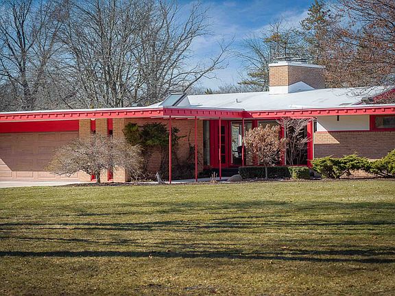 3rd image of 3711 Applewood Rd