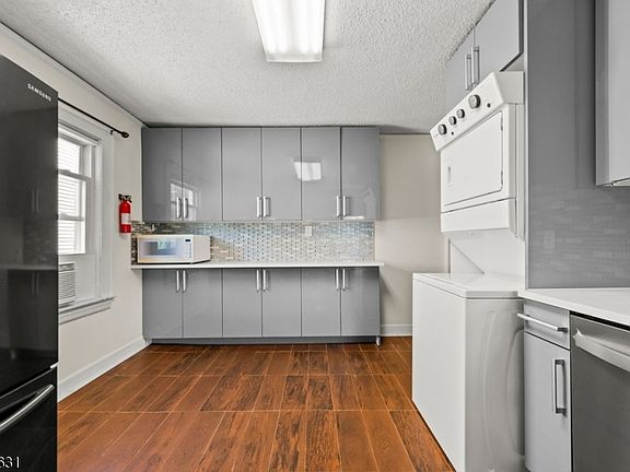 3rd image of 22 Meeker Pl Unit B