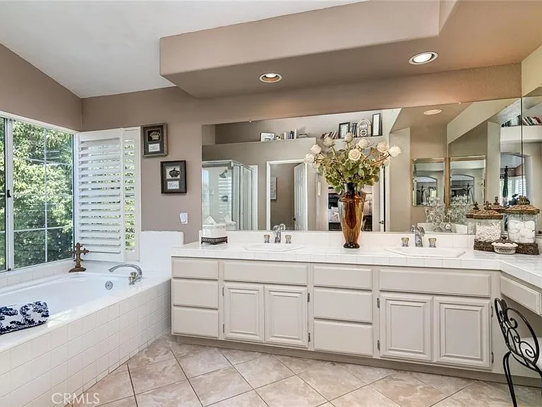 6330 Golden Gate Dr — Photo 12