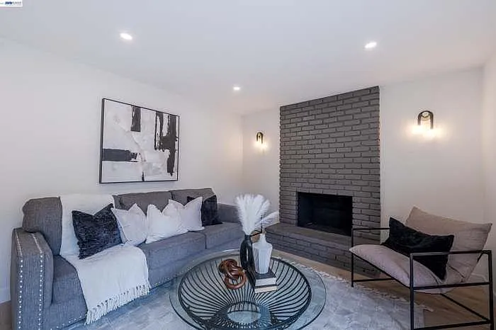 3743 Sanford St — Photo 13