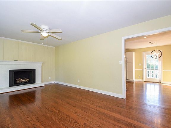 5th image of 4554 Fontaine Dr