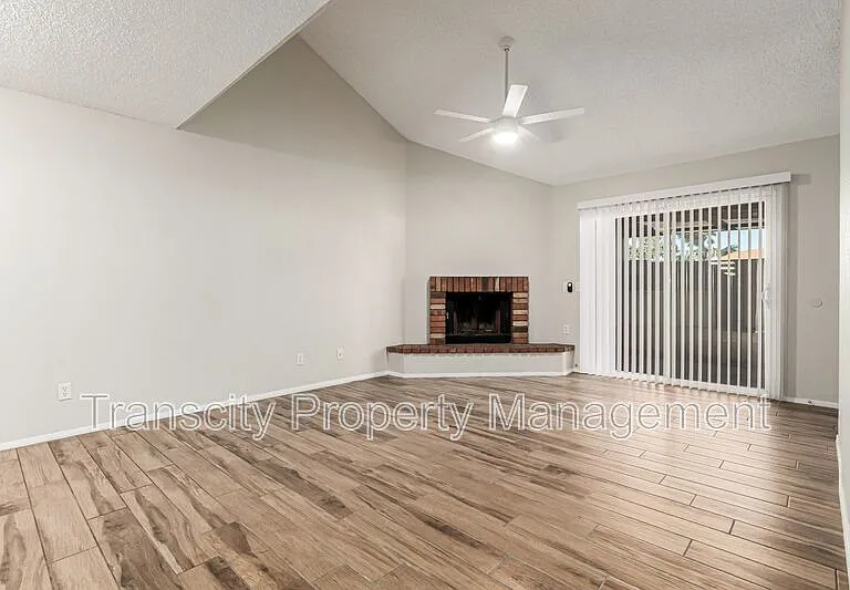 2143 E Center Ln #2 — Photo 5