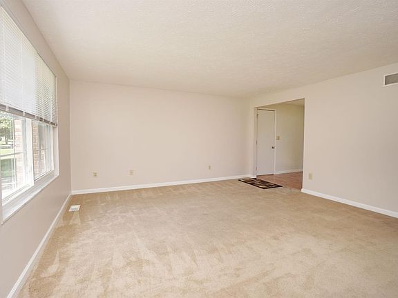 4th image of 1374 Linden Creek Dr