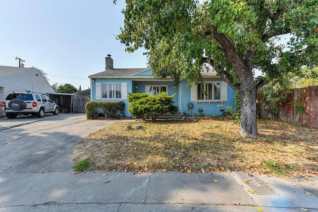 1028 Olivera Way photo 1