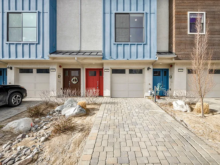 545 Gloria May Ln — Photo 4