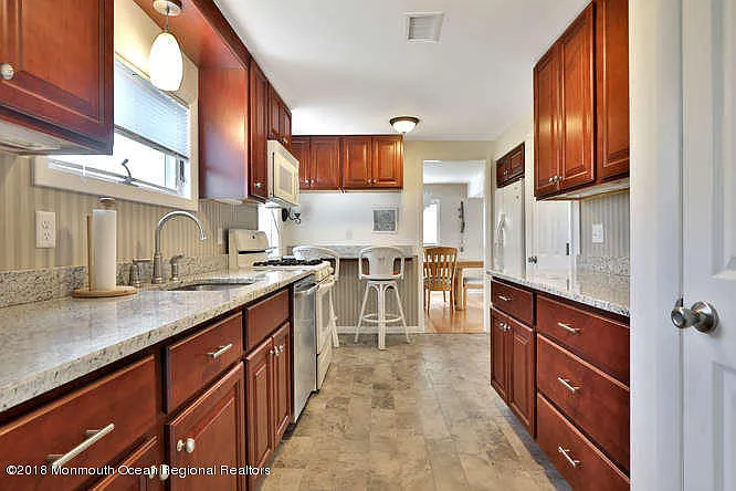 127 Trenton Ave — Photo 3