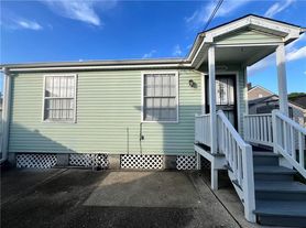 2621 1st St, New Orleans, LA