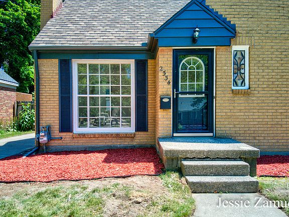 3rd image of 2534 Brooklyn Ave SE