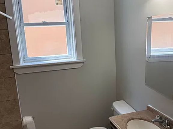 3rd image of 1508 W Fargo Ave #3S